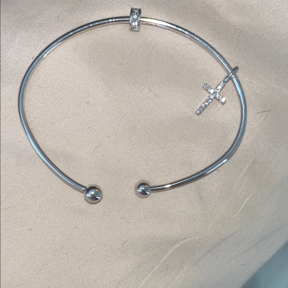 Elegant Silver Bangle Bracelet - Picture 3 of 4